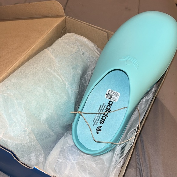 Adidas clogs Size 9 nwt - Picture 2 of 4